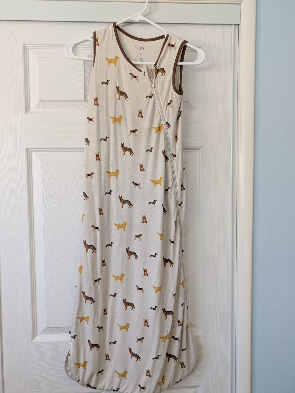 Kyte Baby Sleep Sack. White With Brown And Yellow Dogs. Large 0.5 Tog.